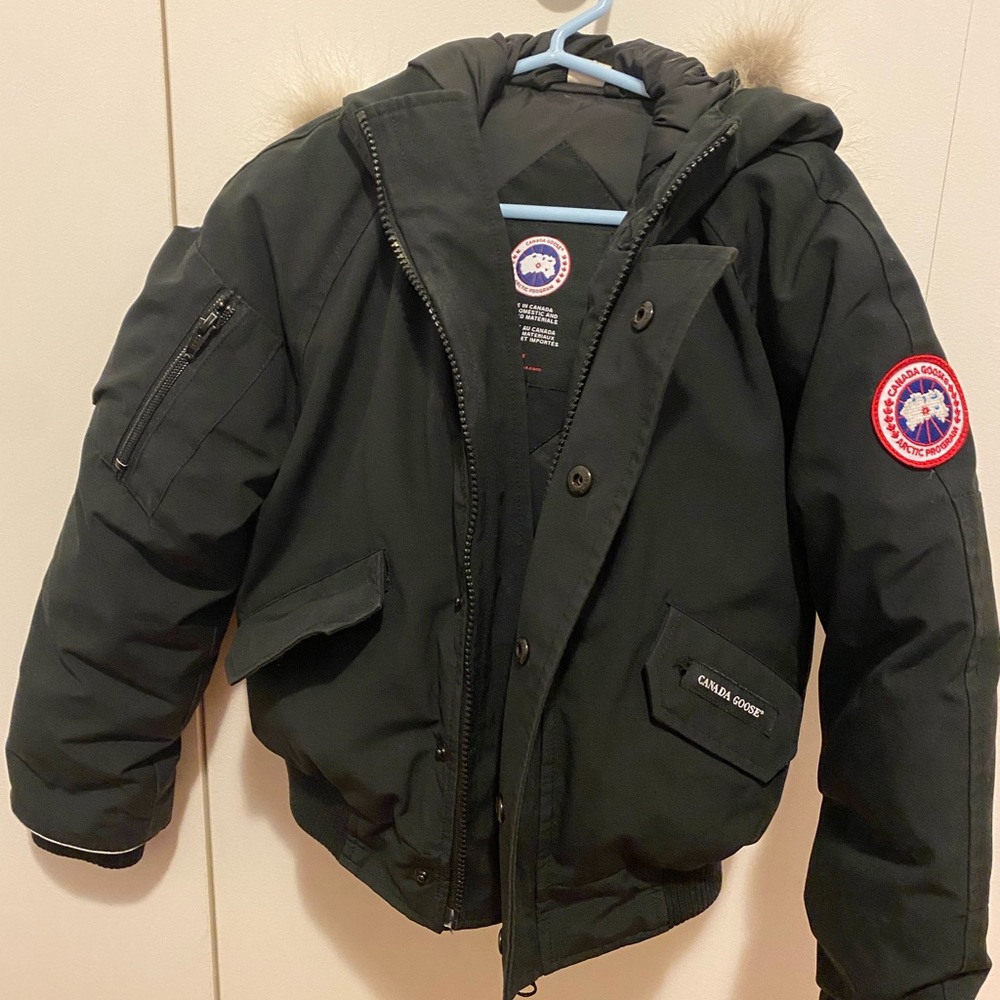 Kids xs (6) Canada Goose black bomber